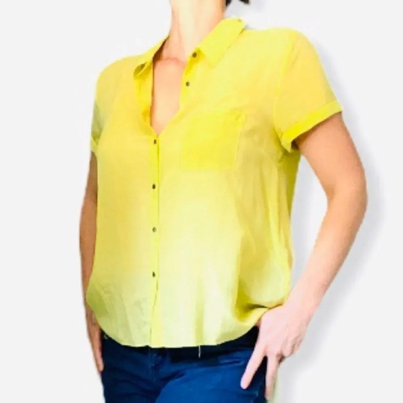 ELIZABETH AND JAMES Silk-Blend High-Low button Top - Picture 2 of 9